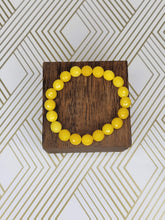 Load image into Gallery viewer, Yellow Faceted Sim. Jade - Beaded Bracelet
