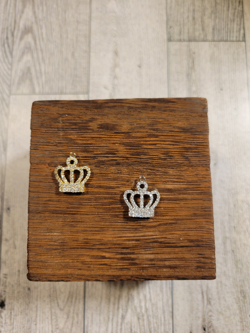Crown (medium) - Charm