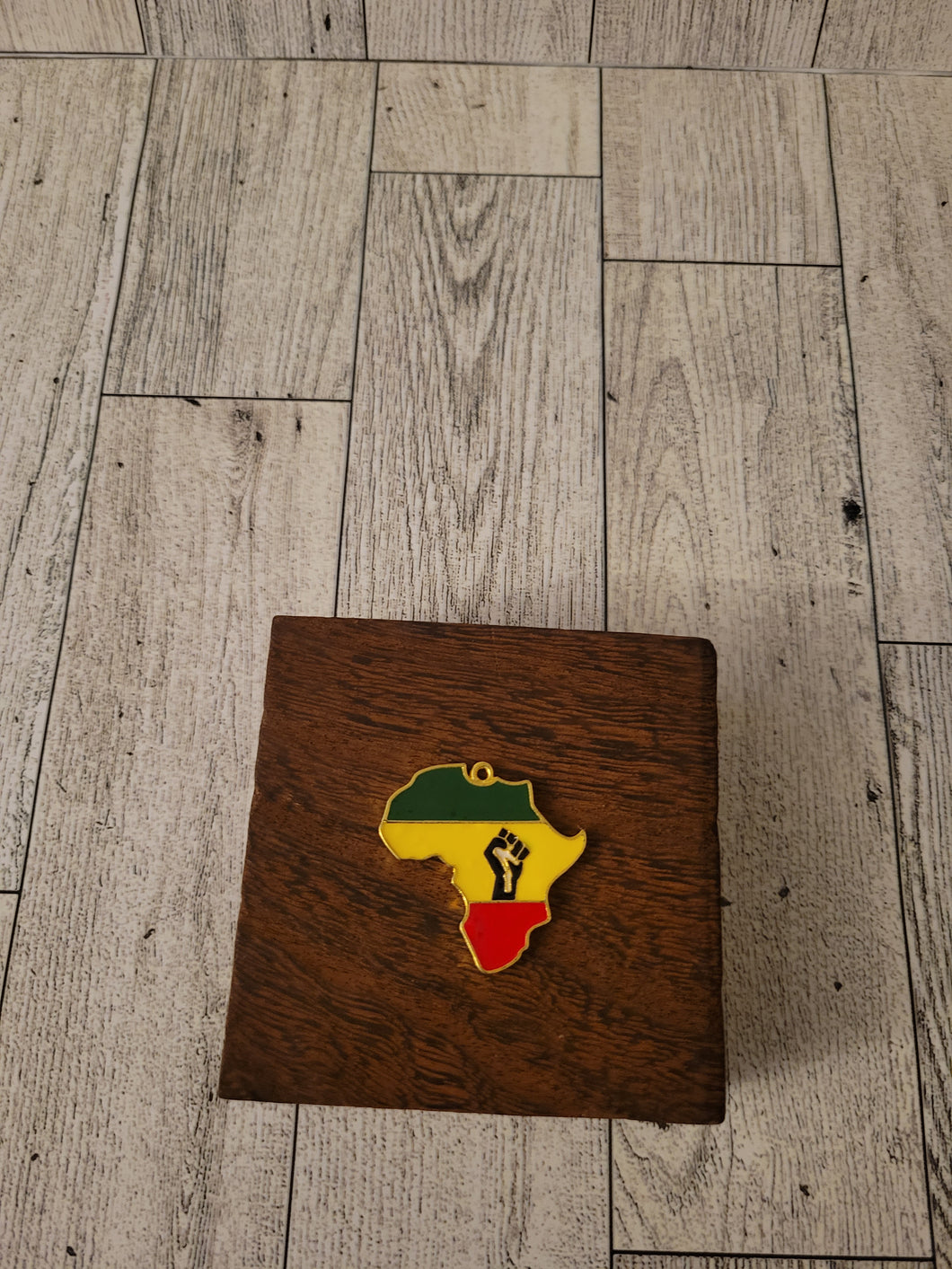 Green/Yellow/Red Africa w/ Fist - Gold - Charm