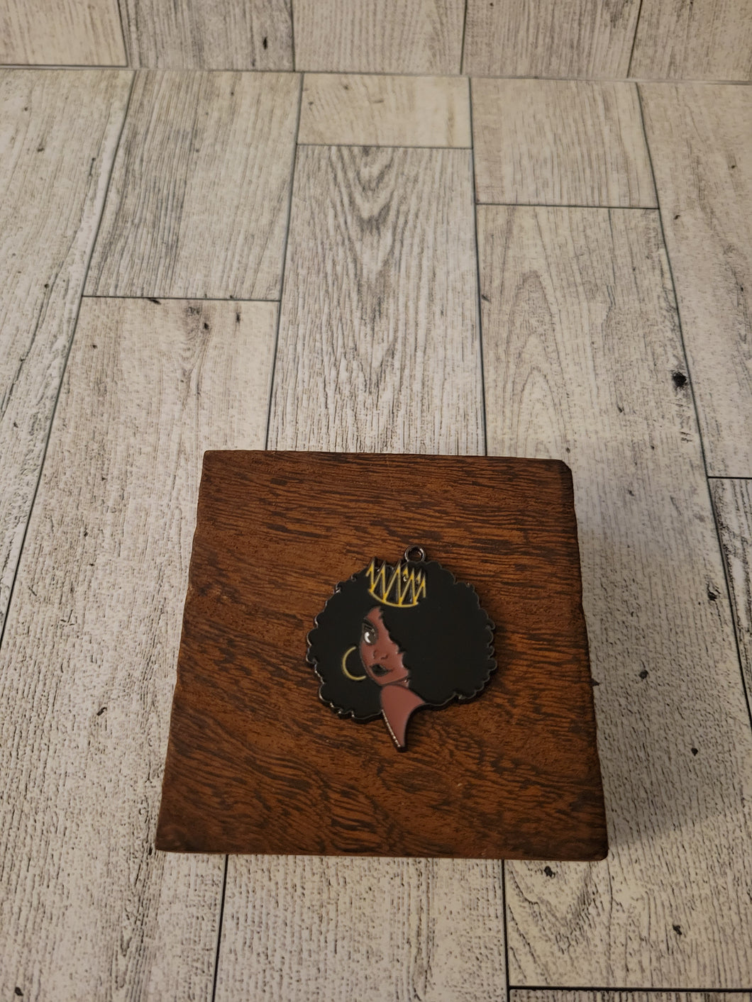 Girl w/ Afro and crown - Charm