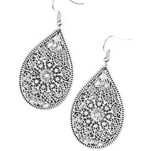 Load image into Gallery viewer, Dinner Party Posh - White - Paparazzi Accessories
