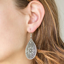 Load image into Gallery viewer, Dinner Party Posh - White - Paparazzi Accessories
