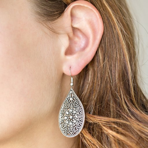 Dinner Party Posh - White - Paparazzi Accessories