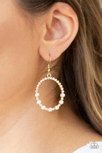 Load image into Gallery viewer, Glowing Grandeur - Gold - Paparazzi Accessories
